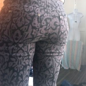 Cool patterned jeggings!